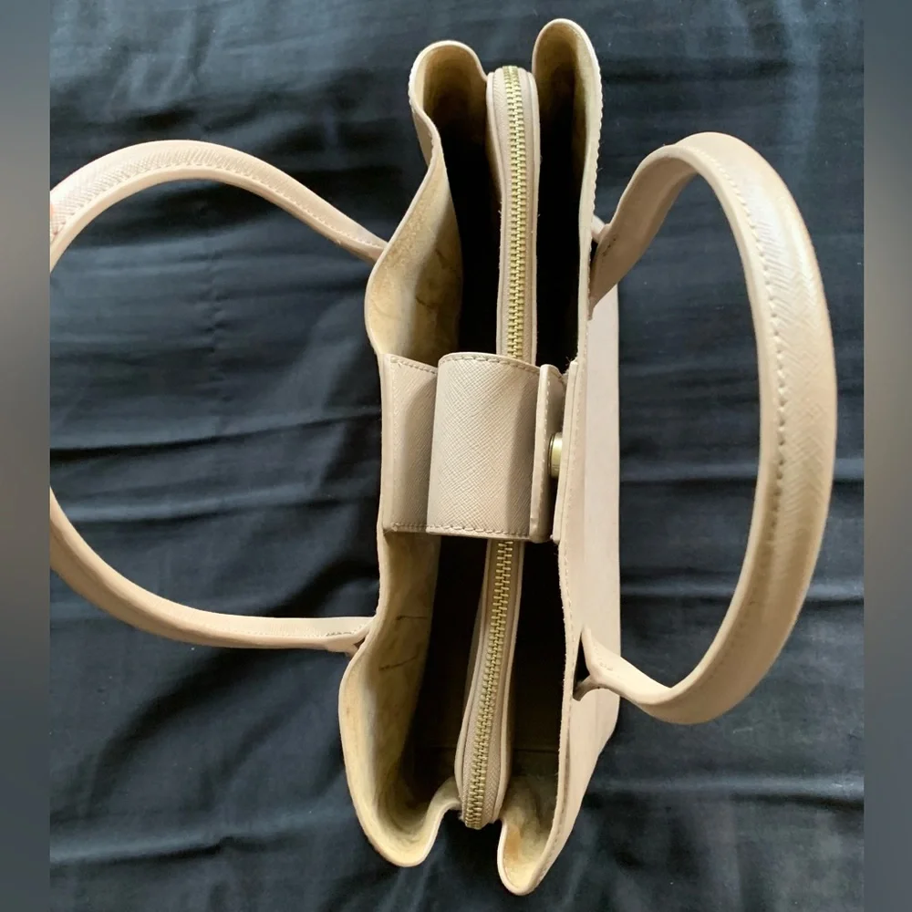 Natural Beauty Basic Cream & Gold Top Handle Purse w/ Removable shoulder strap - Picture 3 of 11